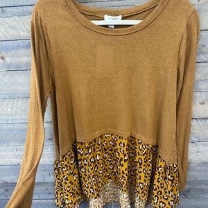Linen Blend Raw Edged Round Neck Top with Animal Printed Ruffle Hem